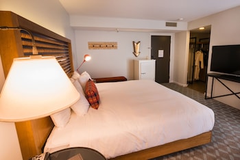 Standard Room, 1 King Bed