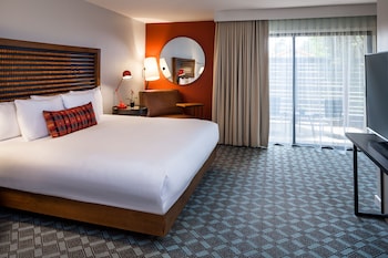 Premium Suite, 1 King Bed with Sofa bed, Patio, Resort View