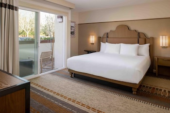 Premium Suite, 1 King Bed with Sofa bed, Patio, Resort View