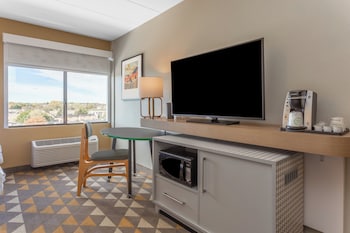 Suite, 1 King Bed (Additional Living Area)