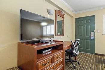 Standard Room, 1 King Bed