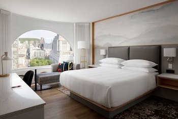 Club Room, 1 King Bed, Park View