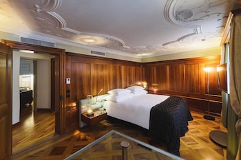 Suite (Widder Historic)