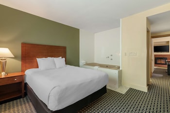 Suite, 1 Queen Bed, Non Smoking, Jetted Tub