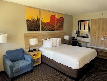 Standard Room, 1 Queen Bed, Accessible