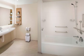 Room, 2 Queen Beds (Mobility/Hearing Accessible, Tub)