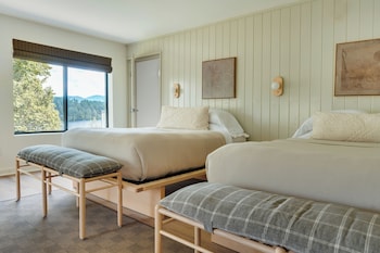 Double Queen Suite