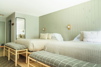 Double Queen Suite