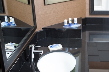 Room, 1 King Bed, Hearing Accessible (Accessible Bathtub)