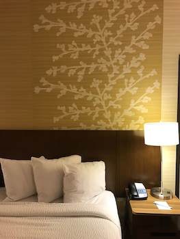 Room, 1 King Bed, Hearing Accessible (Accessible Bathtub)