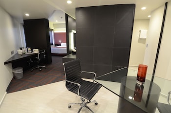 Suite, 1 King Bed