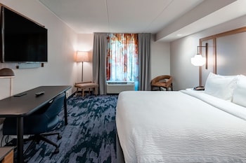 Room, 1 King Bed, Roll-in Shower