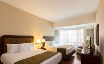 Deluxe Suite, Multiple Beds