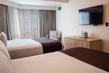Deluxe Suite, Multiple Beds