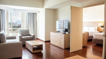 Deluxe Suite, 2 Queen Beds