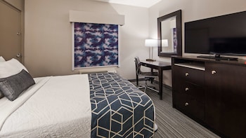 Standard Room, 1 Queen Bed, Refrigerator & Microwave