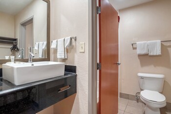 Superior Room, 1 King Bed (Smoke Free)