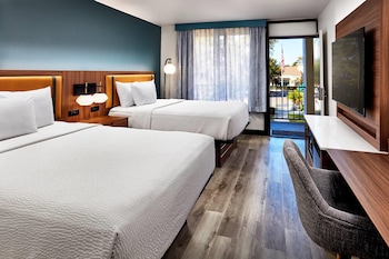 Room, 2 Queen Beds, Non Smoking