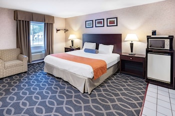 Standard Room, 1 King Bed