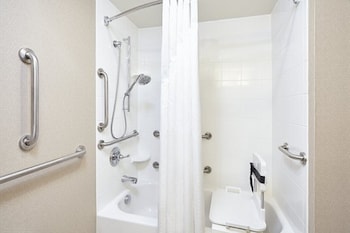 Room, Accessible (MOBILITY)