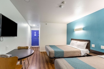 Deluxe Room, 2 Queen Beds, Non Smoking, Refrigerator & Microwave