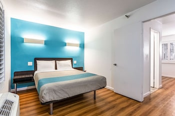 Standard Suite, 1 Queen Bed, Non Smoking, Refrigerator & Microwave