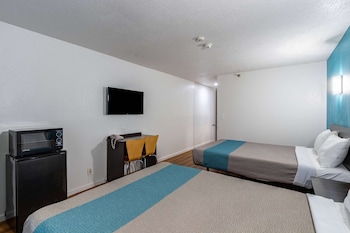 Deluxe Room, 2 Queen Beds, Non Smoking