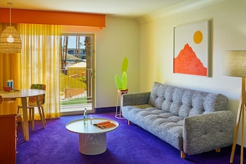 Suite, 2 Queen Beds, Pool View