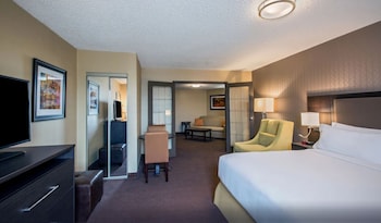 Suite, 1 King Bed with Sofa bed, Non Smoking