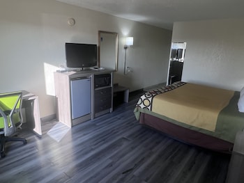 Comfort Room, 1 King Bed, Smoking