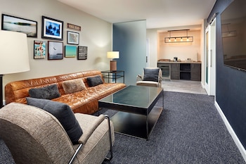 Premium Suite, 1 King Bed