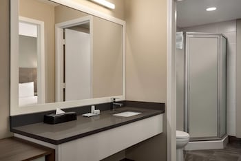 Suite, 1 Queen Bed, Non Smoking (1 Bedroom)