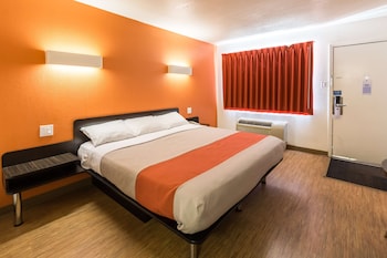 Standard Room, 1 King Bed, Accessible, Non Smoking