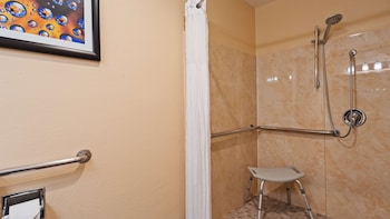 Standard Room, 1 Queen Bed, Accessible, Bathtub
