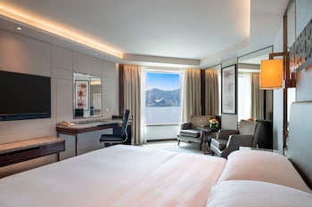 Classic Room, 1 King Bed, Club Lounge Access (Skyline Harbour View)
