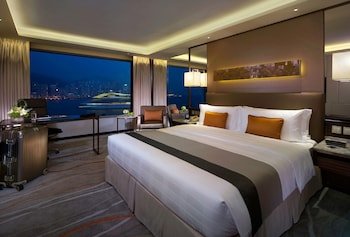 Classic Room, 1 King Bed, Club Lounge Access (Victoria Harbour View)