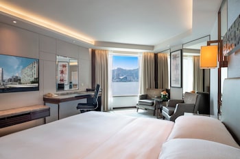 Classic Room, 1 King Bed (Skyline Harbour View)