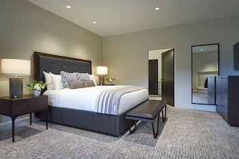 PASEO VILLA - KING BED