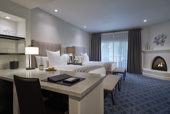 FIREPLACE SHANGRI-LA ROOM - TWO QUEEN BEDS