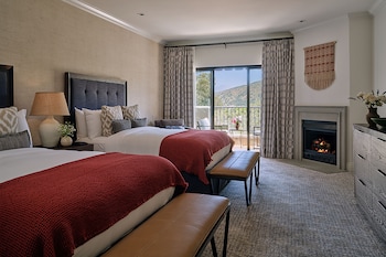 FIREPLACE SUITE - TWO QUEEN BEDS