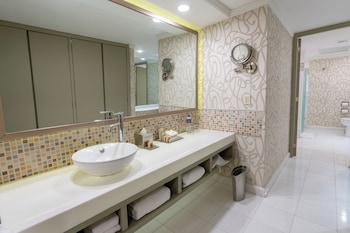 Premium Level Master Suite