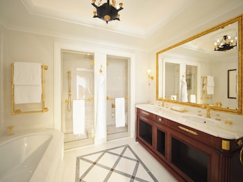 Grand Deluxe Room