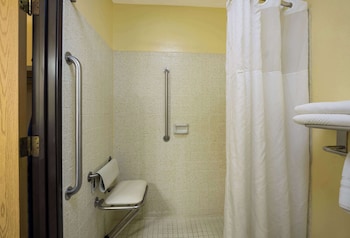Room, 2 Queen Beds, Accessible, Non Smoking
