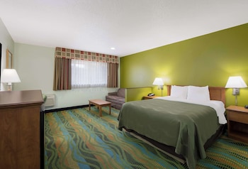 Suite, 1 Queen Bed with Sofa bed, Non Smoking