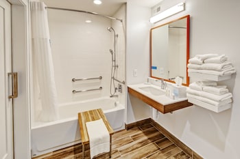 2 Queen Beds, Accessible (Hearing) Non-Smoking