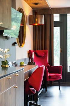 Comfort room with forest view