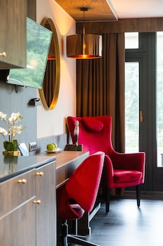 Comfort room with forest view