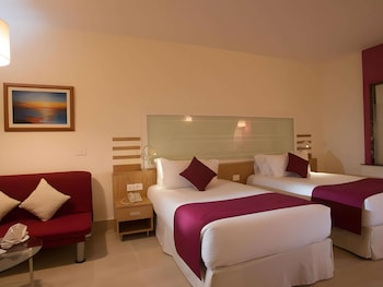 Superior Room, 2 Twin Beds, Pool View