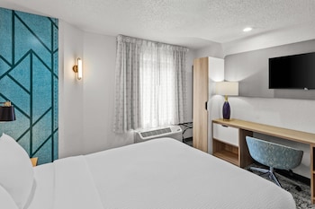 Standard Room, 1 Queen Bed, Accessible, Non Smoking