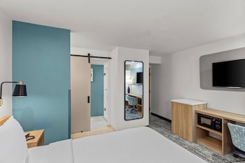 Standard Room, 1 Queen Bed, Non Smoking